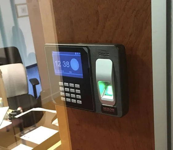 Terminal biométrico NKT9 montado en pared Terminal biométrico NKT9 montado en pared